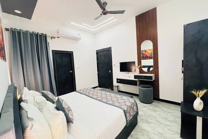 Room 3 of 14