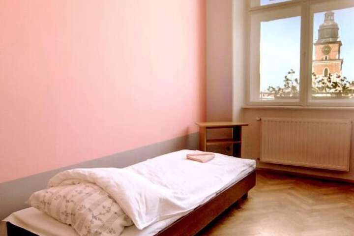 Room 13 of 37