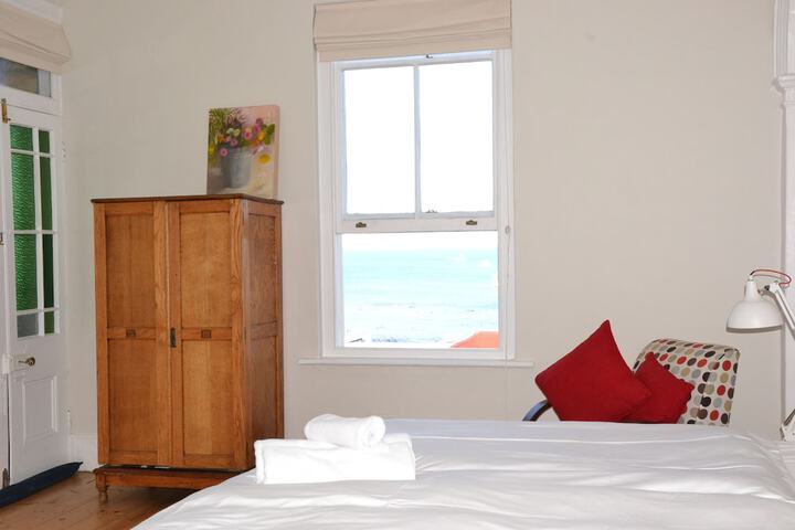 Room 13 of 94