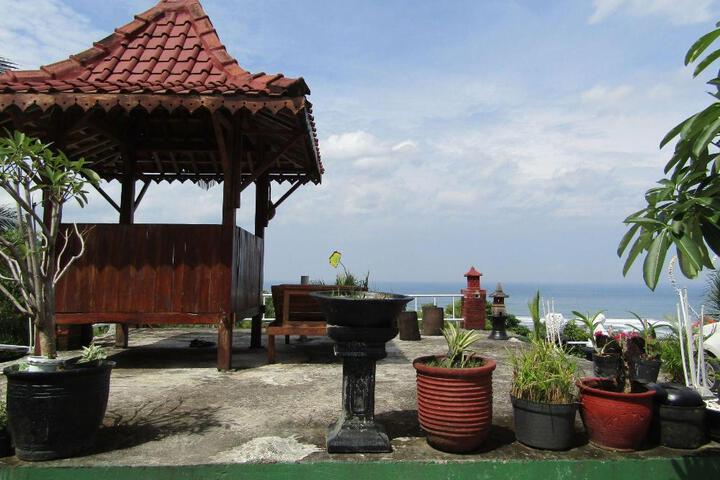 Losmen Kinasih Puncak & Gazebo Pandang