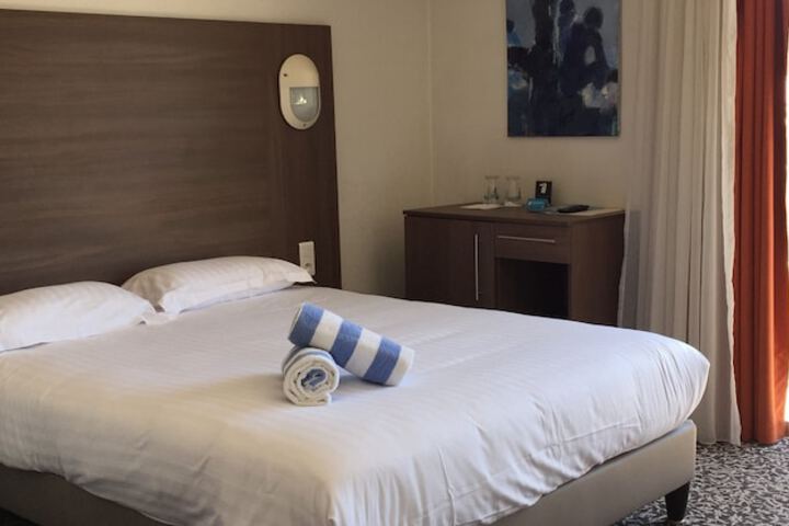 Room 10 of 87