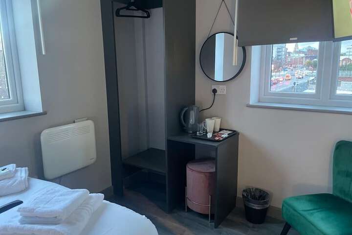 Room 9 of 14