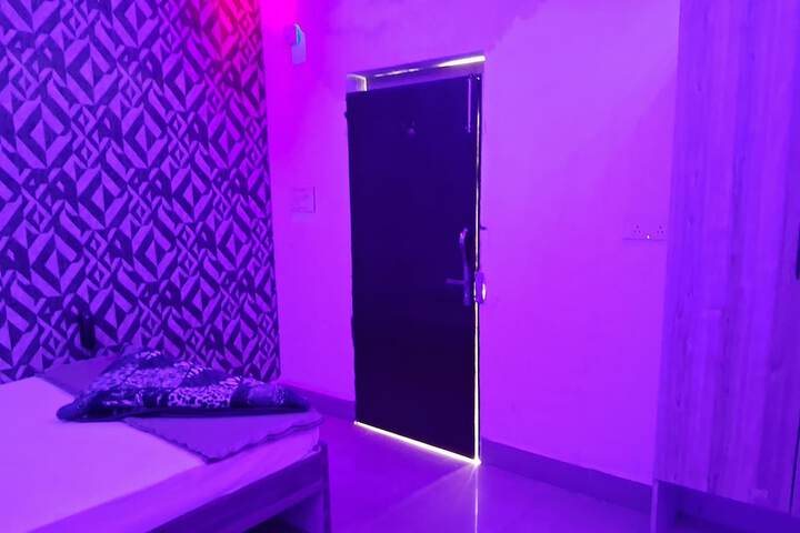 Room 11 of 20