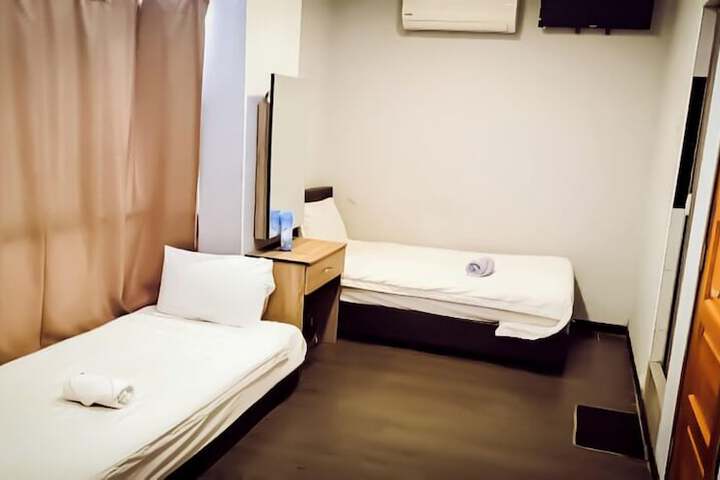 Room 32 of 50