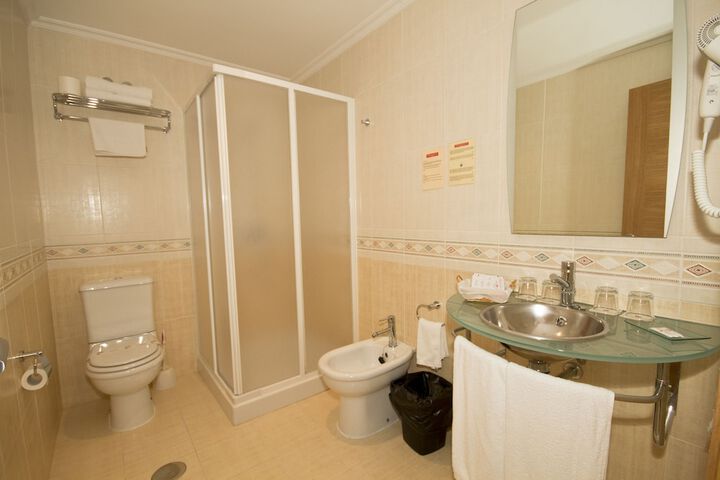 Room 26 of 42