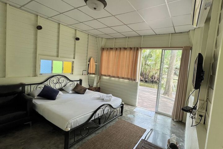 Room 6 of 100