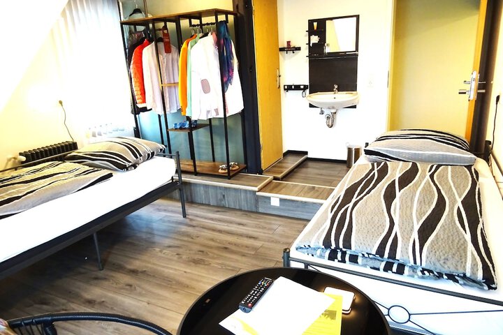 Room 200 of 442