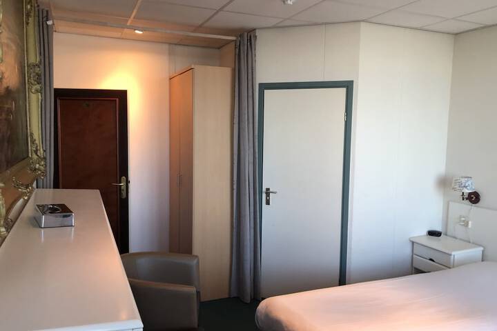 Room 42 of 139