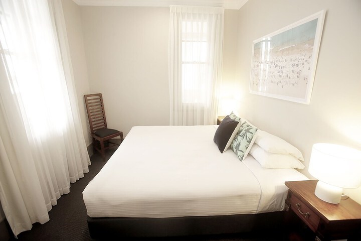 Room 27 of 83