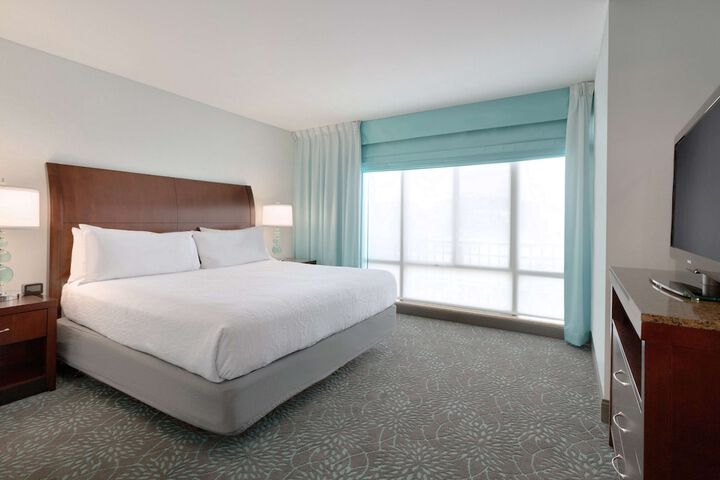 1 King Bed (4 of 16)