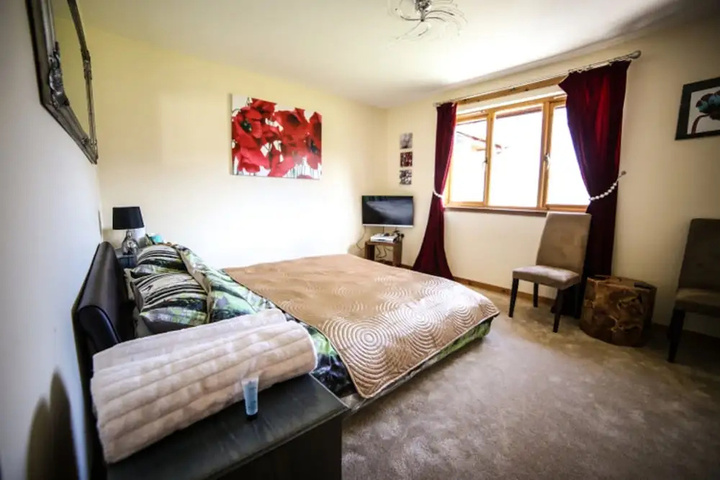 Room 3 of 9