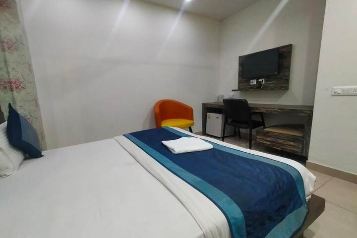 Room 13 of 32
