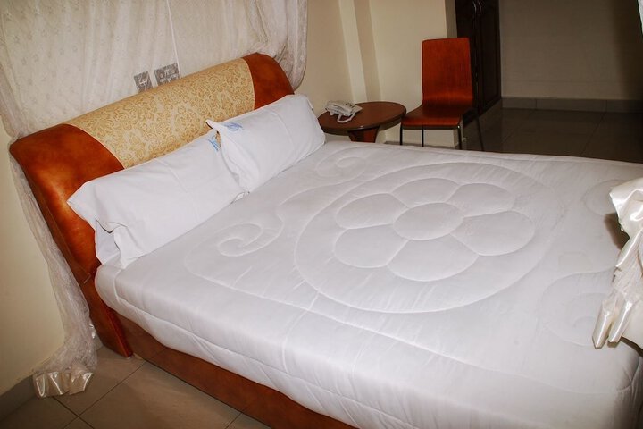 Room 9 of 26