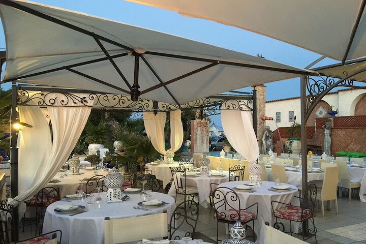 Dining 56 of 61