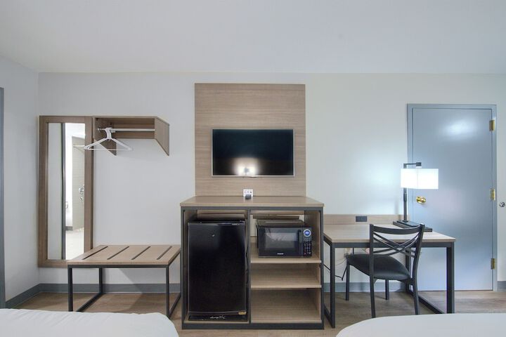 Room 9 of 77