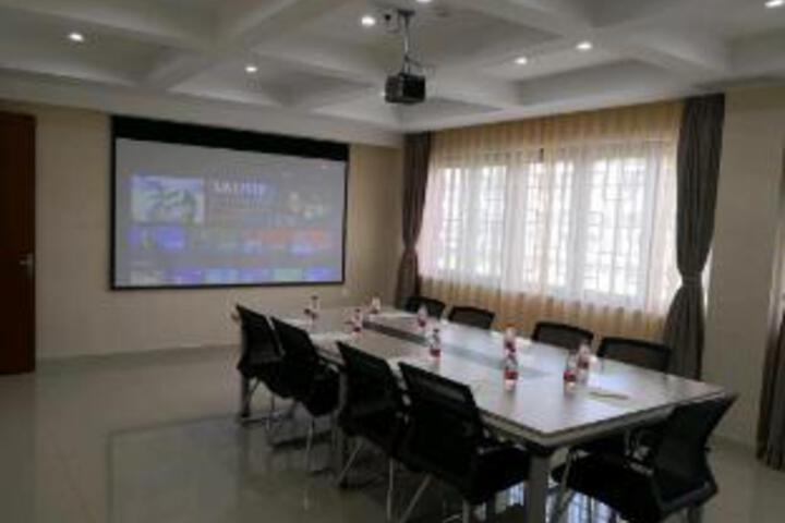 Room 10 of 23