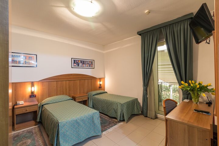 Room 10 of 39