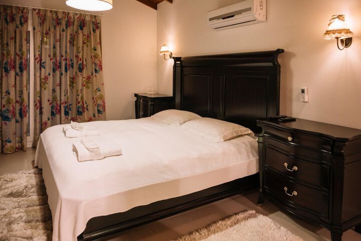 Room 6 of 25