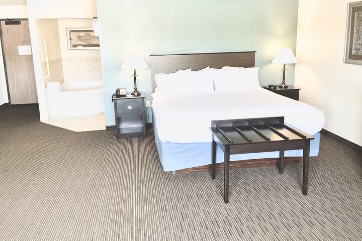 1 King Bed (22 of 24)