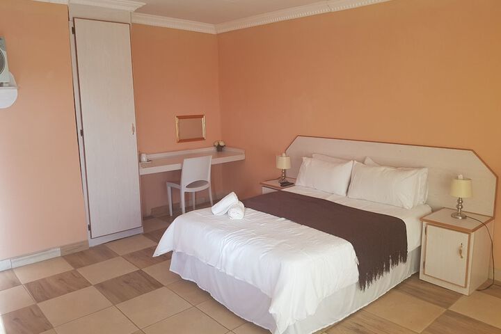 Room 8 of 11
