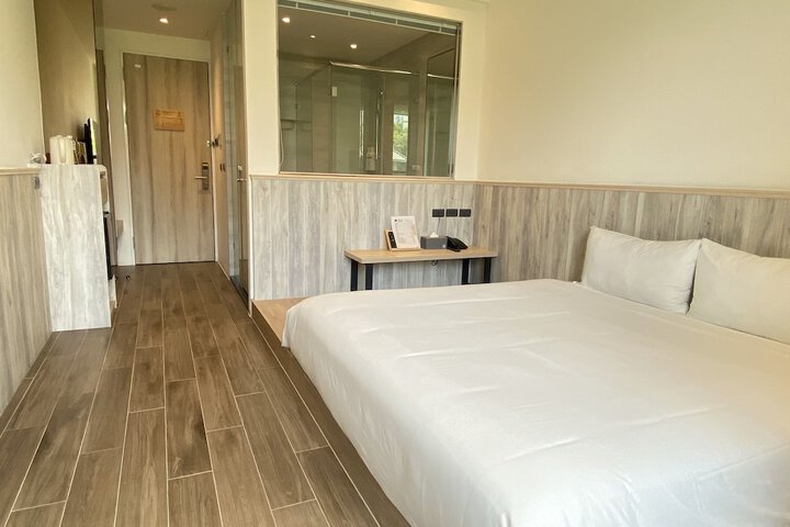 Room 5 of 42