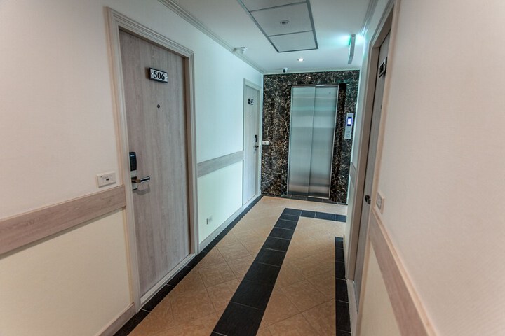 Ballroom/Hall 46 of 64