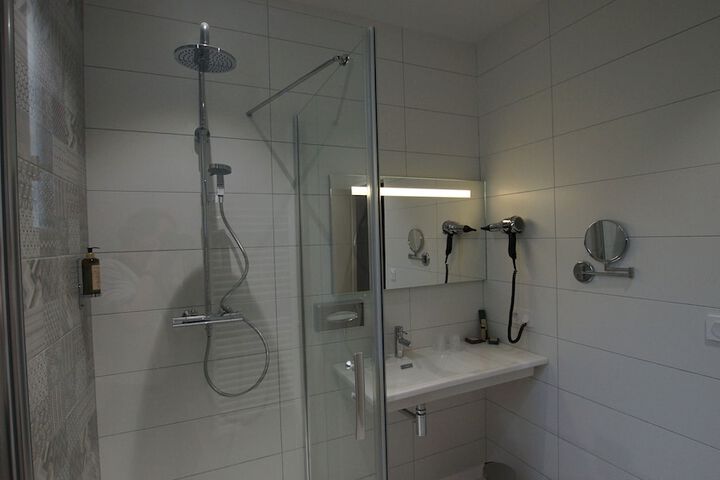 Room 63 of 103