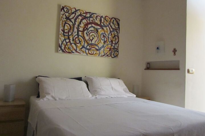 Room 10 of 33