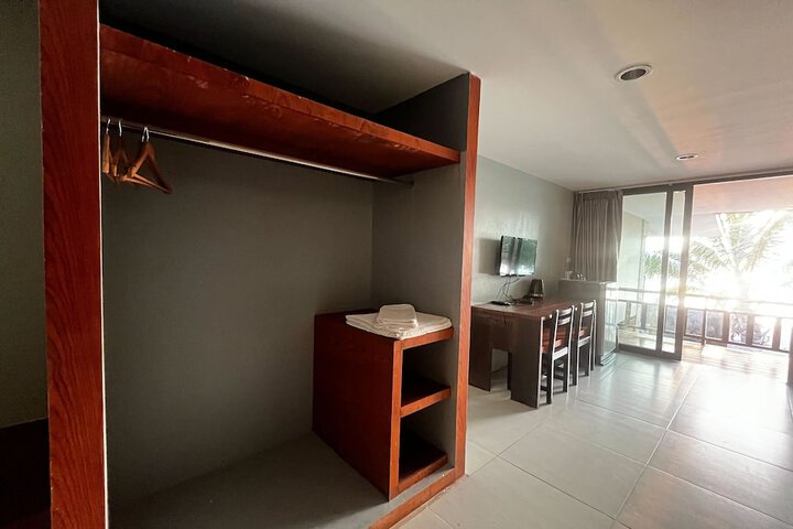 Room 28 of 53