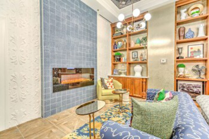 Lounge 51 of 68