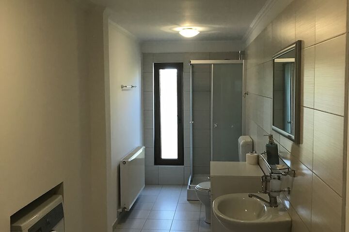 Room 7 of 12