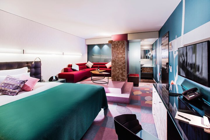 Room 16 of 85