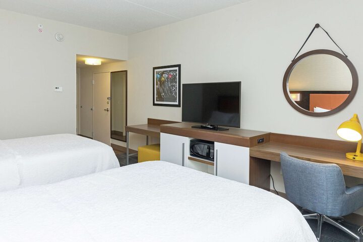 2 Queen Beds (6 of 9)