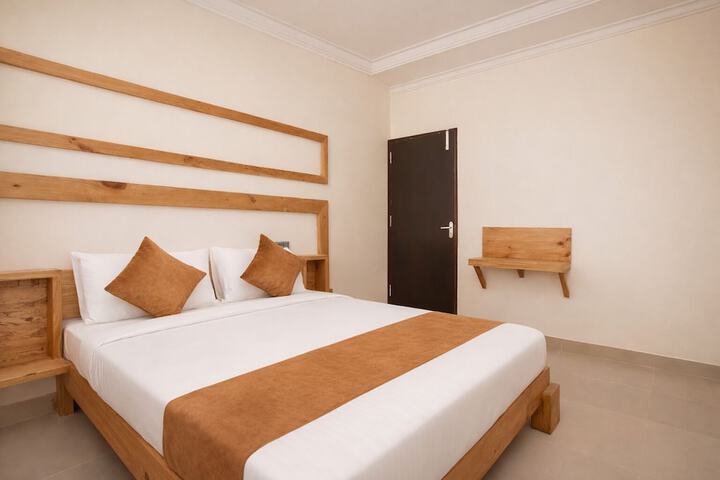 Room 10 of 14