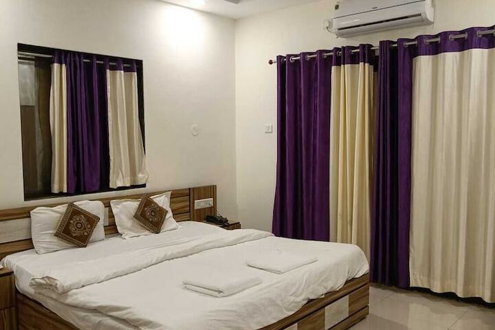 Room 8 of 60