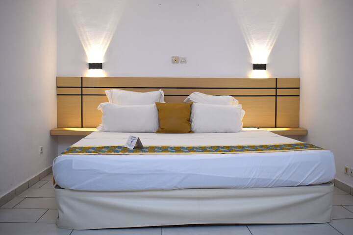 Room 9 of 43