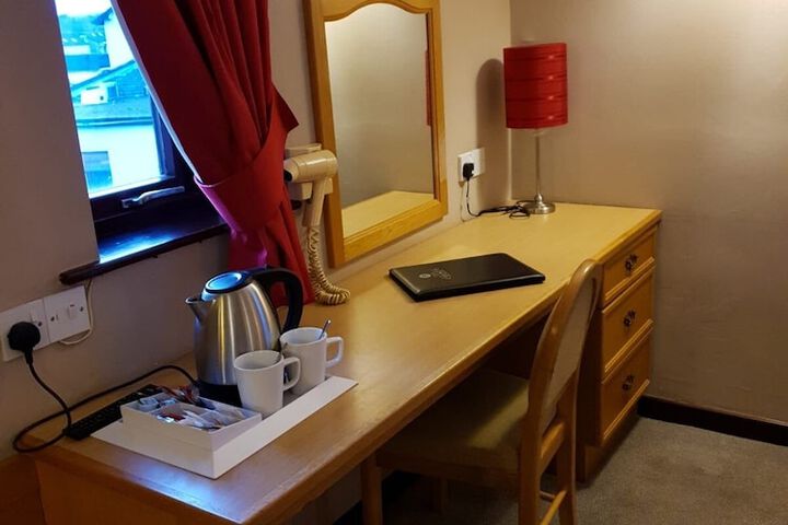 Room 10 of 13
