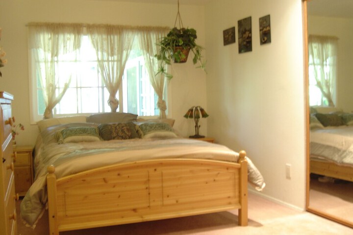 Room 6 of 12