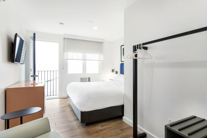 Standard Double Room (6 of 15)