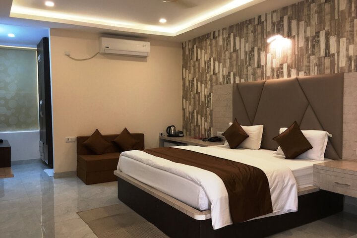 Room 12 of 51