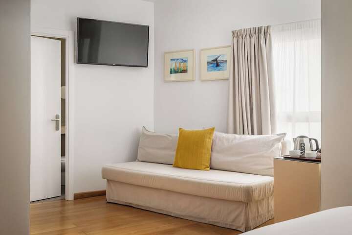 Room 30 of 53