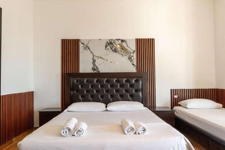 Room 27 of 100