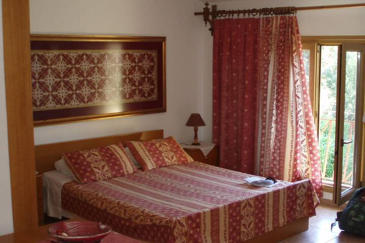 Room 3 of 33