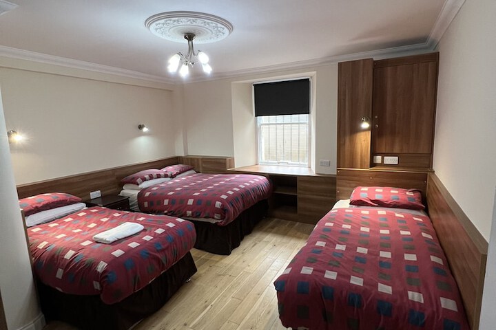 Room 48 of 80