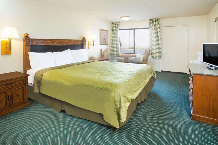 1 King Bed (1 of 7)