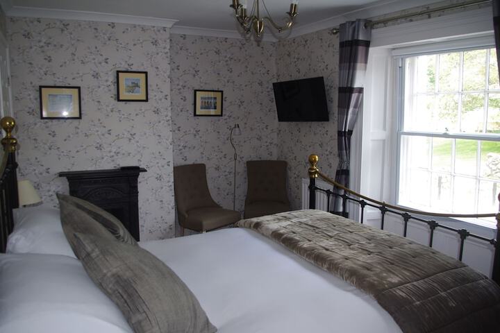 Room 3 of 27