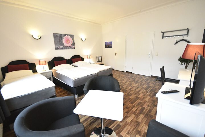 Room 18 of 149