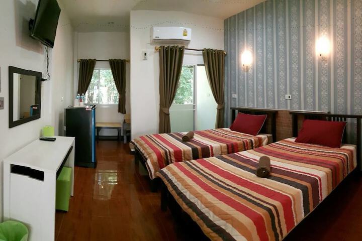 Room 13 of 40
