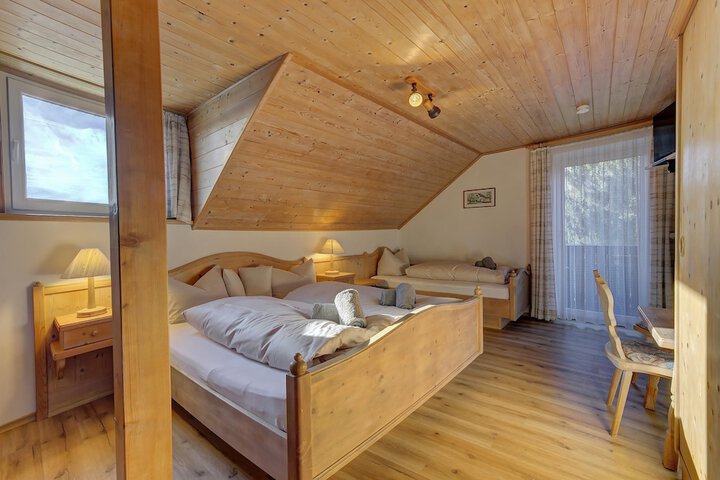 Room 12 of 31
