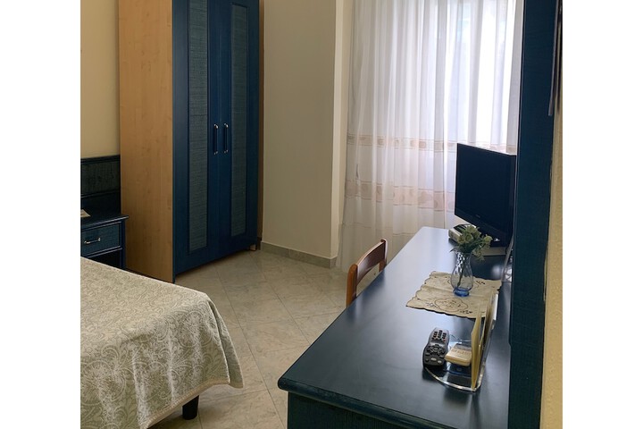 Room 17 of 34